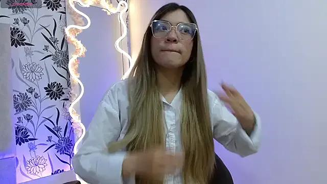 Hanaa_tay from StripChat is Freechat