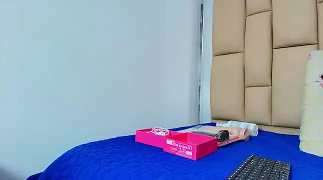 hannah_teehn from StripChat is Freechat