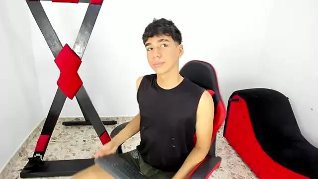 Harry_LatinBoy from StripChat