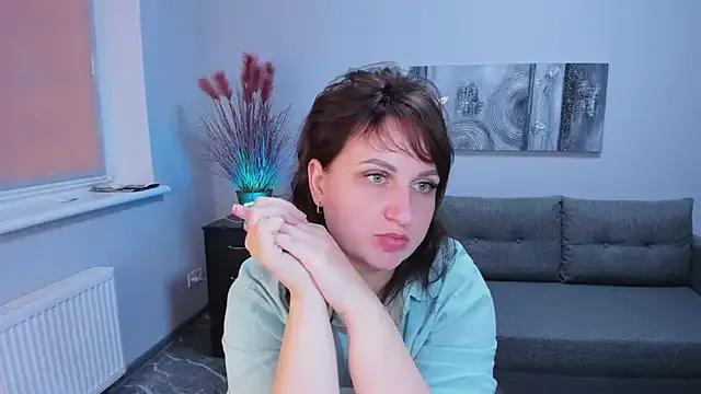 Helen_Rossi from StripChat