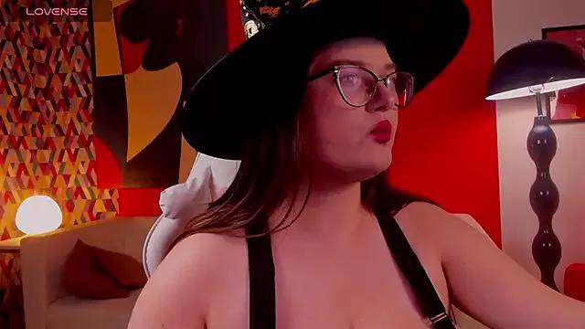 HelenDanvers from StripChat is Freechat
