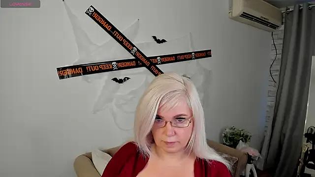 Hella_Fabel from StripChat is Freechat