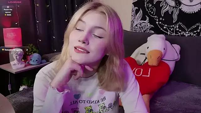 HellenHornny from StripChat