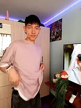 heyy_noah11 from StripChat is Freechat