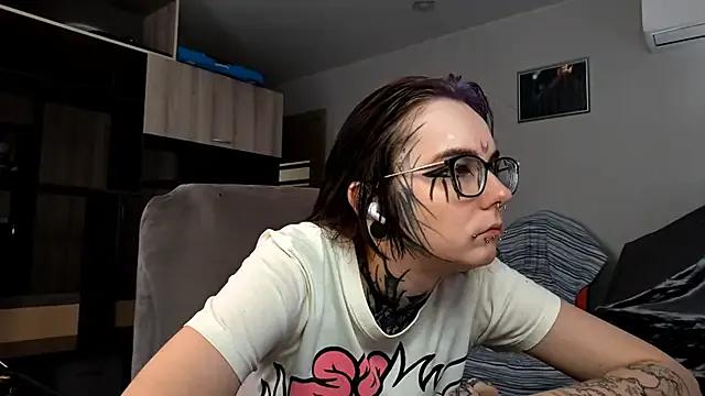 HighelikeGirl from StripChat is Freechat