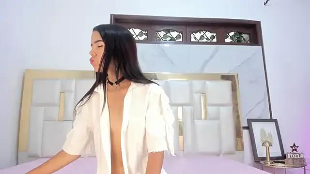HilaryStarkx from StripChat is Freechat