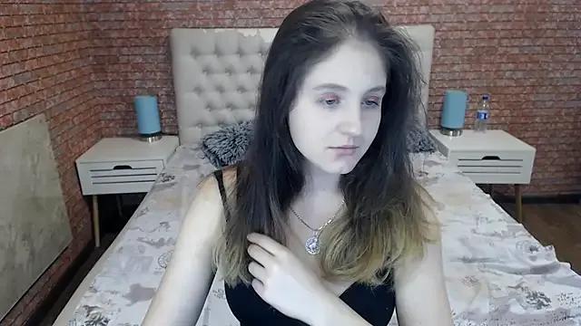 Holliy_Cooper from StripChat is Freechat