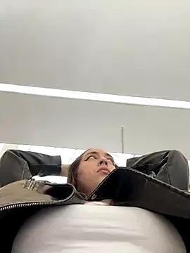 Holly_Play from StripChat