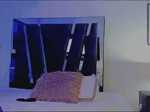HollyEvanz from StripChat