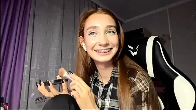 HollyPaw from StripChat is Freechat