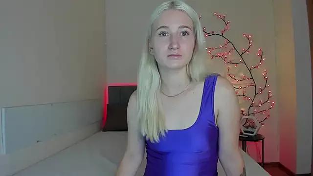 HollyTailors from StripChat