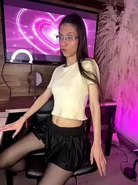 Hollythonsom from StripChat is Freechat