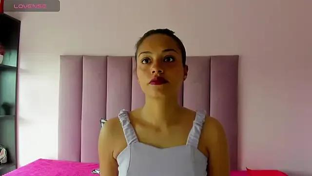 HoollyHendrix from StripChat is Freechat