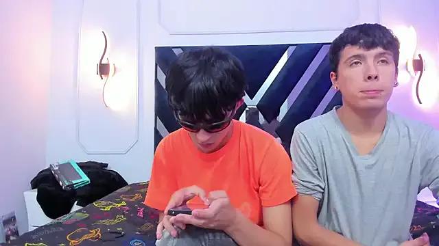 Hoot_booys_ from StripChat