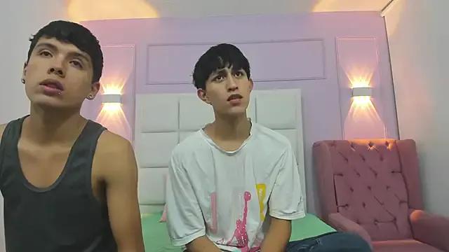 Hoot_booys_ from StripChat