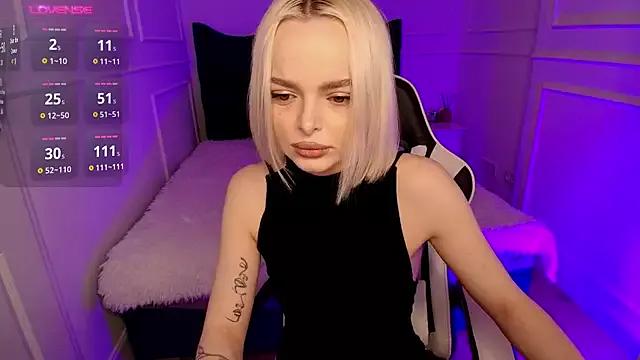 horny_blondiee from StripChat is Freechat