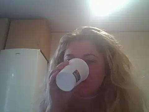 HurricaneCathrine from StripChat