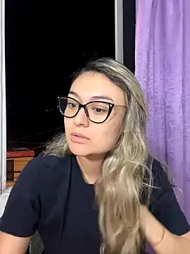 Im-Lola from StripChat is Freechat