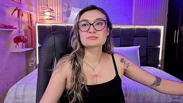 Im-Lola from StripChat is Freechat