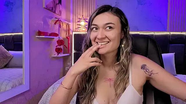 Im-Lola from StripChat is Freechat