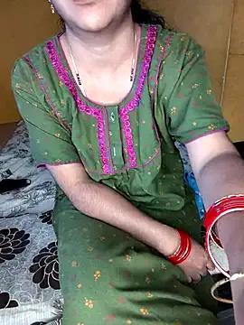 Innocent-pilla from StripChat is Freechat
