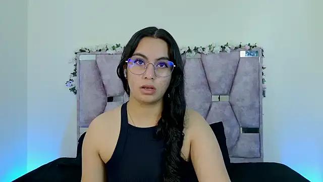 Iris_mandarinne from StripChat is Freechat