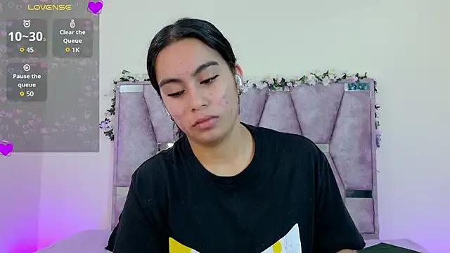 Iris_mandarinne from StripChat is Freechat