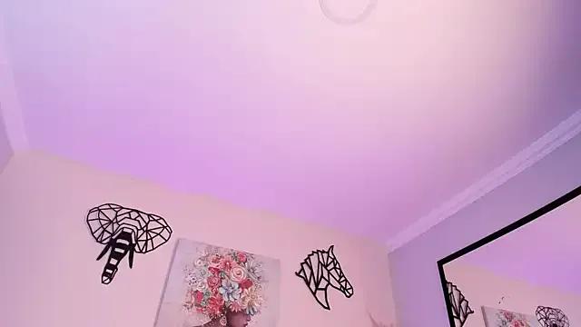 Isabella_Crofts from StripChat is Freechat