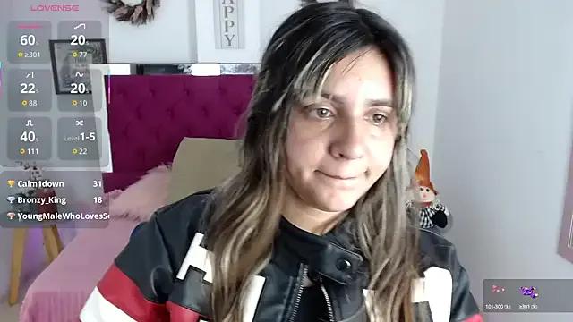 Isabella_f_w from StripChat is Freechat