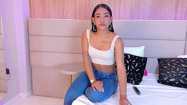 IsabellaPorcella from StripChat is Freechat