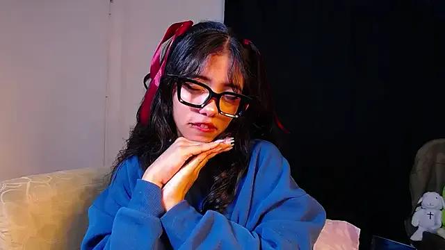 Isis_Valen from StripChat