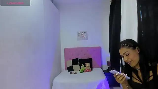 issa_kitty from StripChat is Freechat