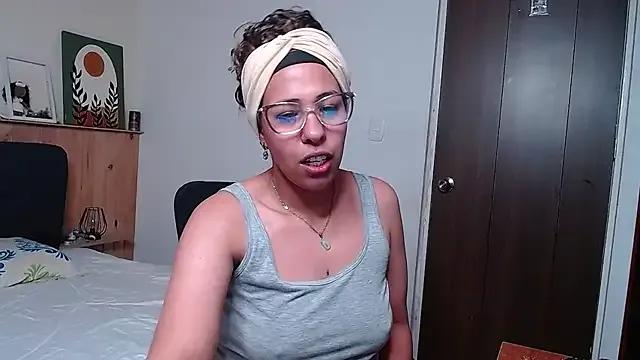 IVONNE_COLLINS33 from StripChat is Freechat