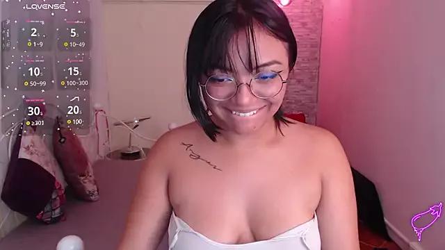 Jennifer_Chavalier from StripChat is Freechat