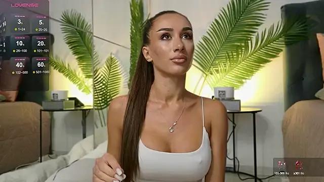 JuliaQuin from StripChat is Freechat