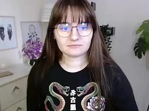 Julie_Diamond from StripChat is Freechat