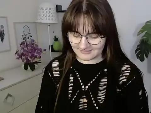 Julie_Diamond from StripChat is Freechat
