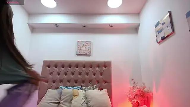 Juliet_Queen from StripChat is Freechat