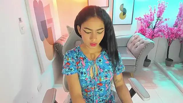 Juliie_coper from StripChat is Freechat