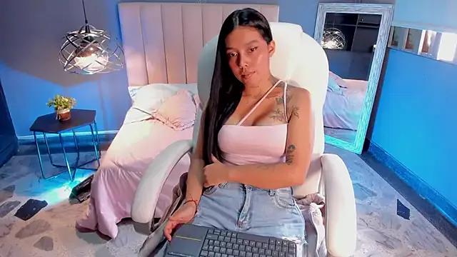 Juliieta_Evans from StripChat is Freechat