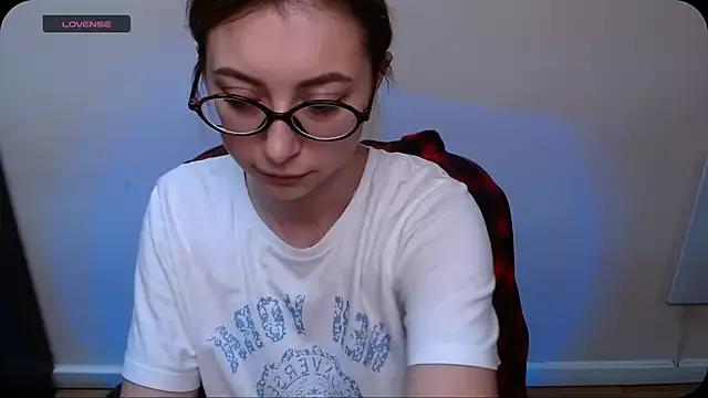 JuliSunny_ from StripChat is Freechat