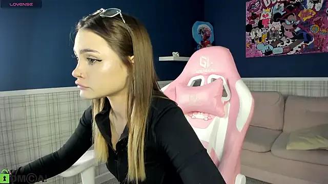 KarinaBroks from StripChat is Freechat