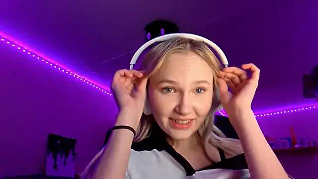 KarinRobertson from StripChat is Freechat