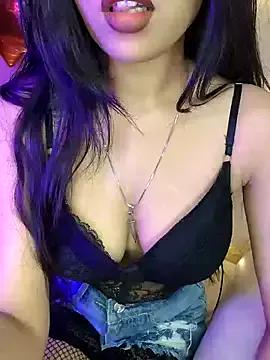 KARISHMA-STRIP from StripChat is Freechat