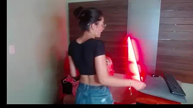 Karol_Yessenia from StripChat is Freechat