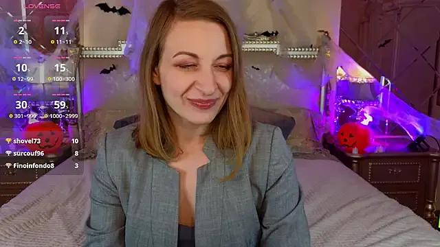 Katherine_Loveau from StripChat is Freechat
