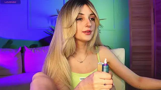 Katty_Lights from StripChat is Freechat