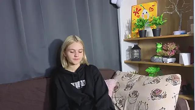 KelleDomin from StripChat is Freechat