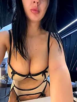 KenyaCruz from StripChat is Freechat