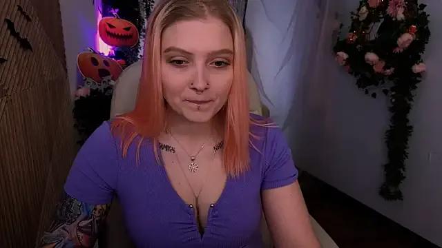 Kiki_shay from StripChat is Freechat
